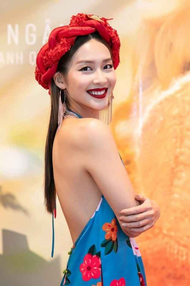 Sau đó là khoảng thời gian Khả Ngân vắng bóng trên truyền hình và chuyển sang hoạt động trong lĩnh vực âm nhạc, với các sản phẩm như Cô Gái Việt Nam, Em Đau Lòng Thế Anh Vừa Lòng Chưa.