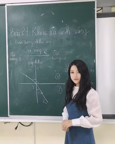 Cách truyền đạt dễ hiểu, tạo hứng thú học tập của Thanh Nga nhận được nhiều lời khen ngợi.