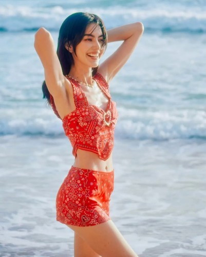 Thời gian qua, vóc dáng của Mai Davika liên tục trở thành chủ đề bàn tán ở Thái Lan.