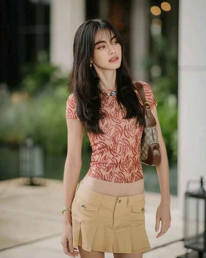 Mai Davika thừa nhận thân hình cô hiện tại gầy hơn trước rất nhiều. Lý do nữ diễn viên giảm cân là cô vừa tham gia một dự án mới.