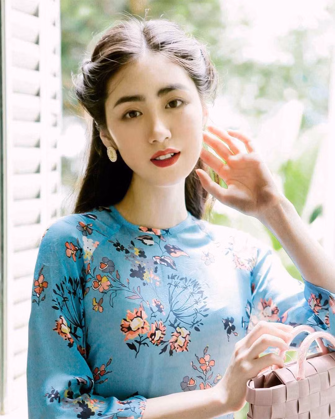 Vân Trang từng góp mặt trong MV "Anh Ơi Ở Lại" của Chi Pu. Năm 2021, cộng đồng mạng bất ngờ với thông tin cô mang thai con đầu lòng.