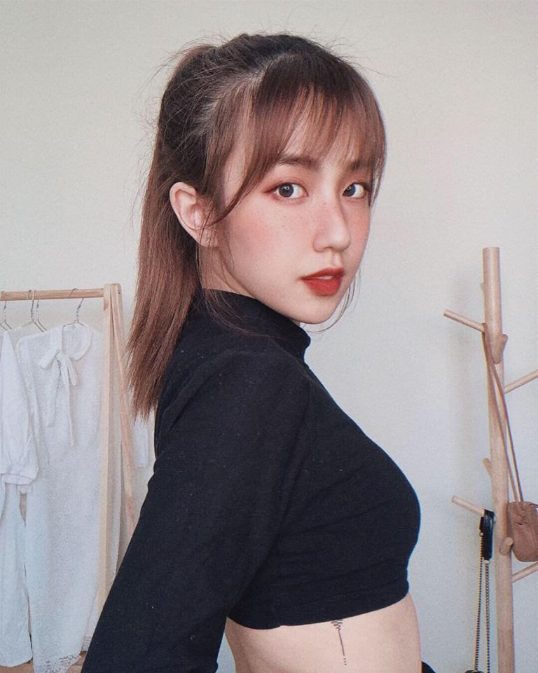 Khi con được một tuổi, Khánh Hà đã trở lại với guồng công việc trước đây. Hiện tại, cô còn làm nhiều video chia sẻ về cuộc sống thường ngày.