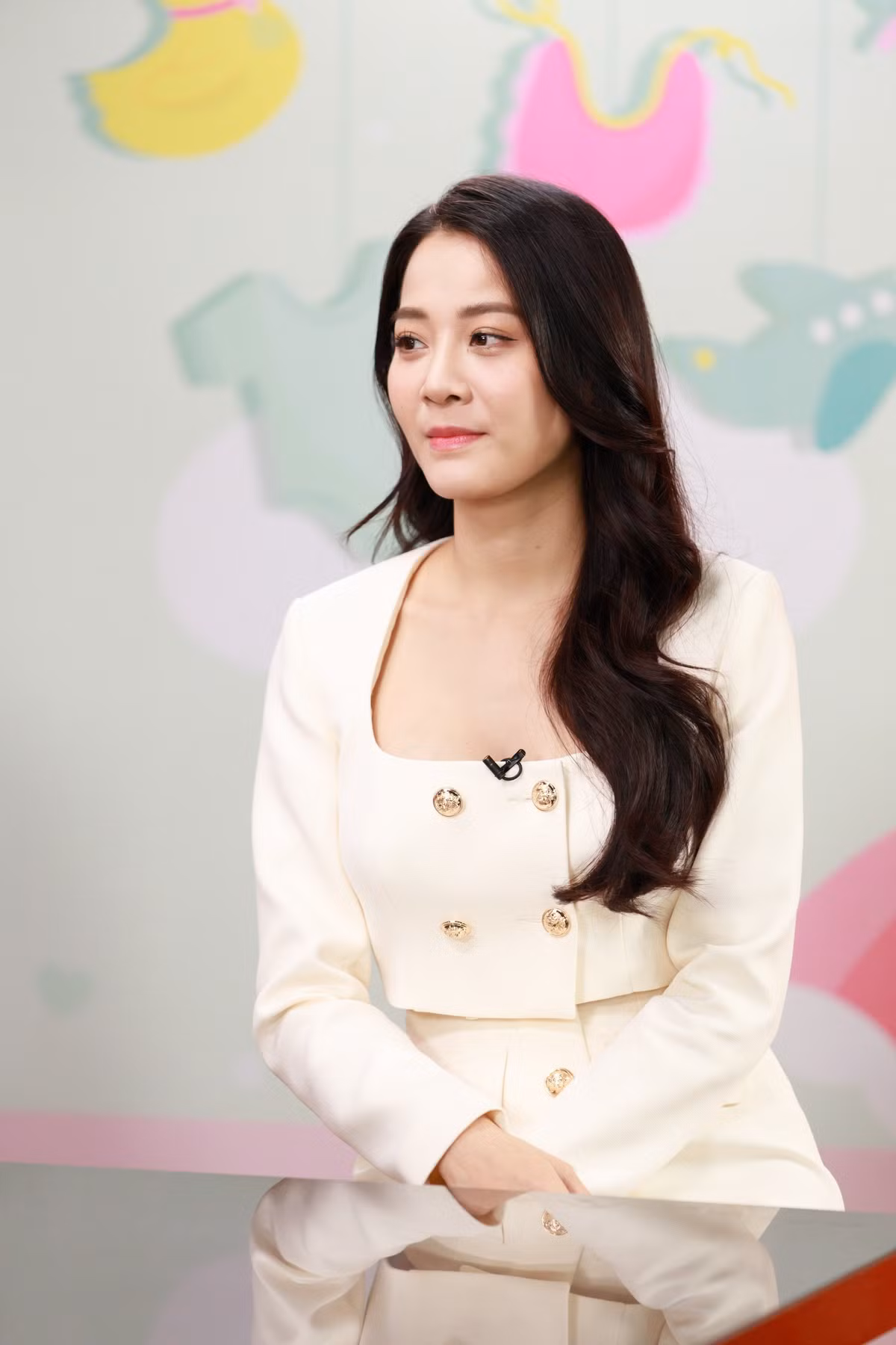 Karen kiên trì với những bài tập nặng với tạ. Nhờ vậy, cô dần lấy lại cơ bụng. Hiện tại, người đẹp tự tin diện những bộ bikini gợi cảm mỗi khi đi du lịch (Ảnh: @karen.nng).