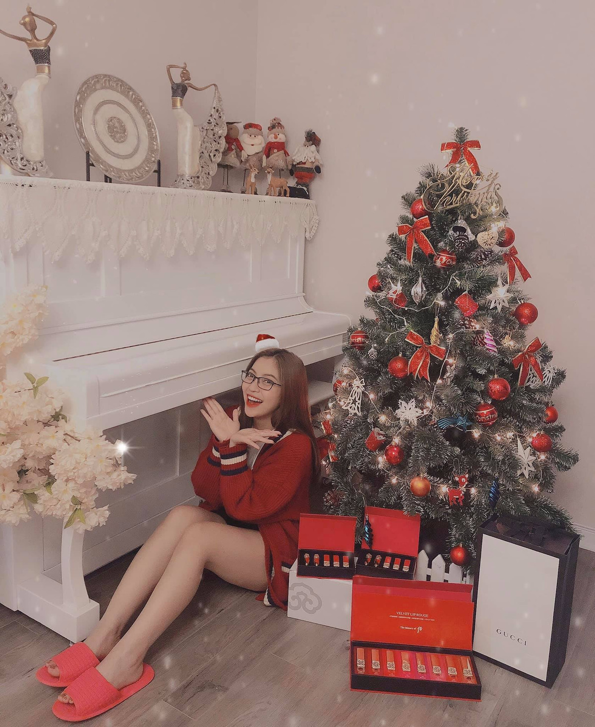 Cũng như thường lệ, các fan đã đặt câu hỏi về mối quan hệ giữa bạn gái cũ Quang Hải. Nhưng thay vì đáp trả, cô nàng lại chỉ khoe hình ảnh đời thường của bản thân, tuyệt nhiên không đề cập đến nghi vấn hẹn hò.