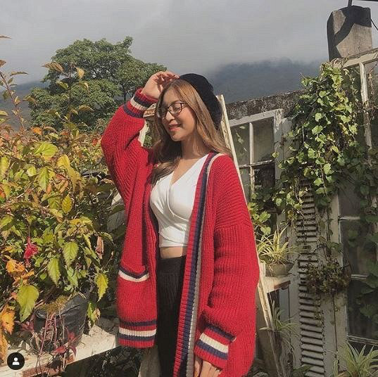 Hậu chia tay, trong khi cầu thủ Quang Hải liên tục dính tin đồn hẹn hò với nhiều girl xinh khác nhau thì Nhật Lê dường như đang tận hưởng cuộc sống độc thân rất vui vẻ.