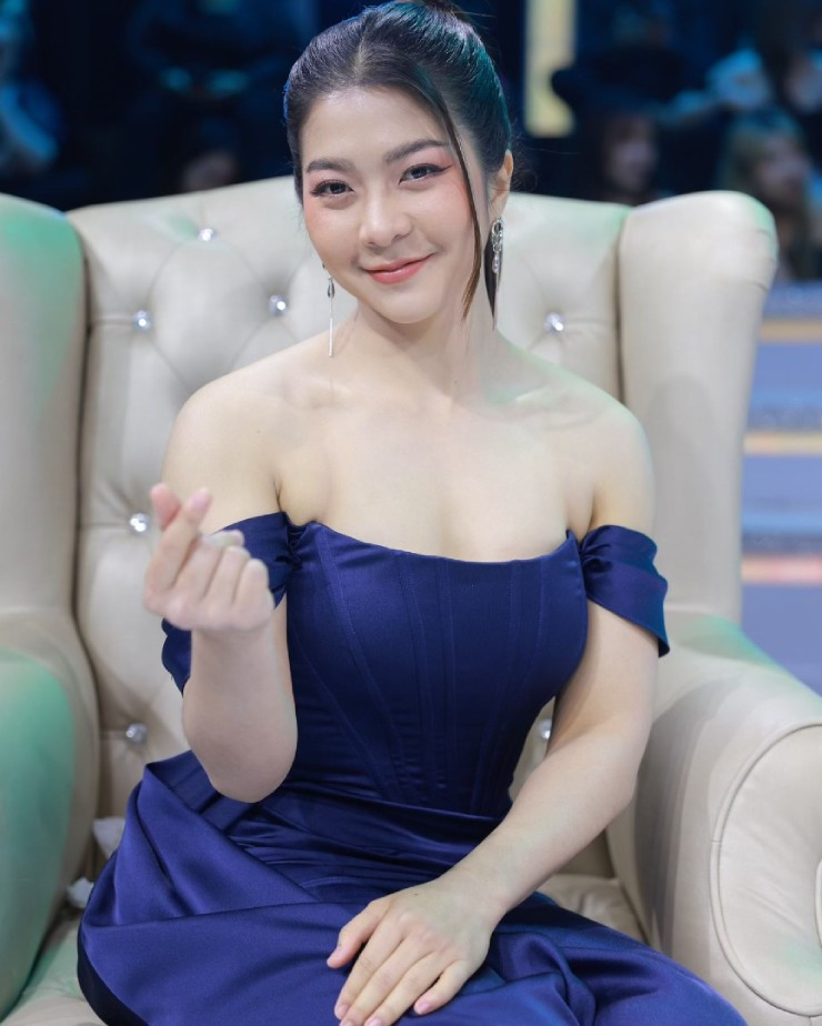 Sự kết hợp giữa tài năng và ngoại hình giúp Mansicha nhanh chóng nhận được lời mời tham gia các chương trình giải trí.