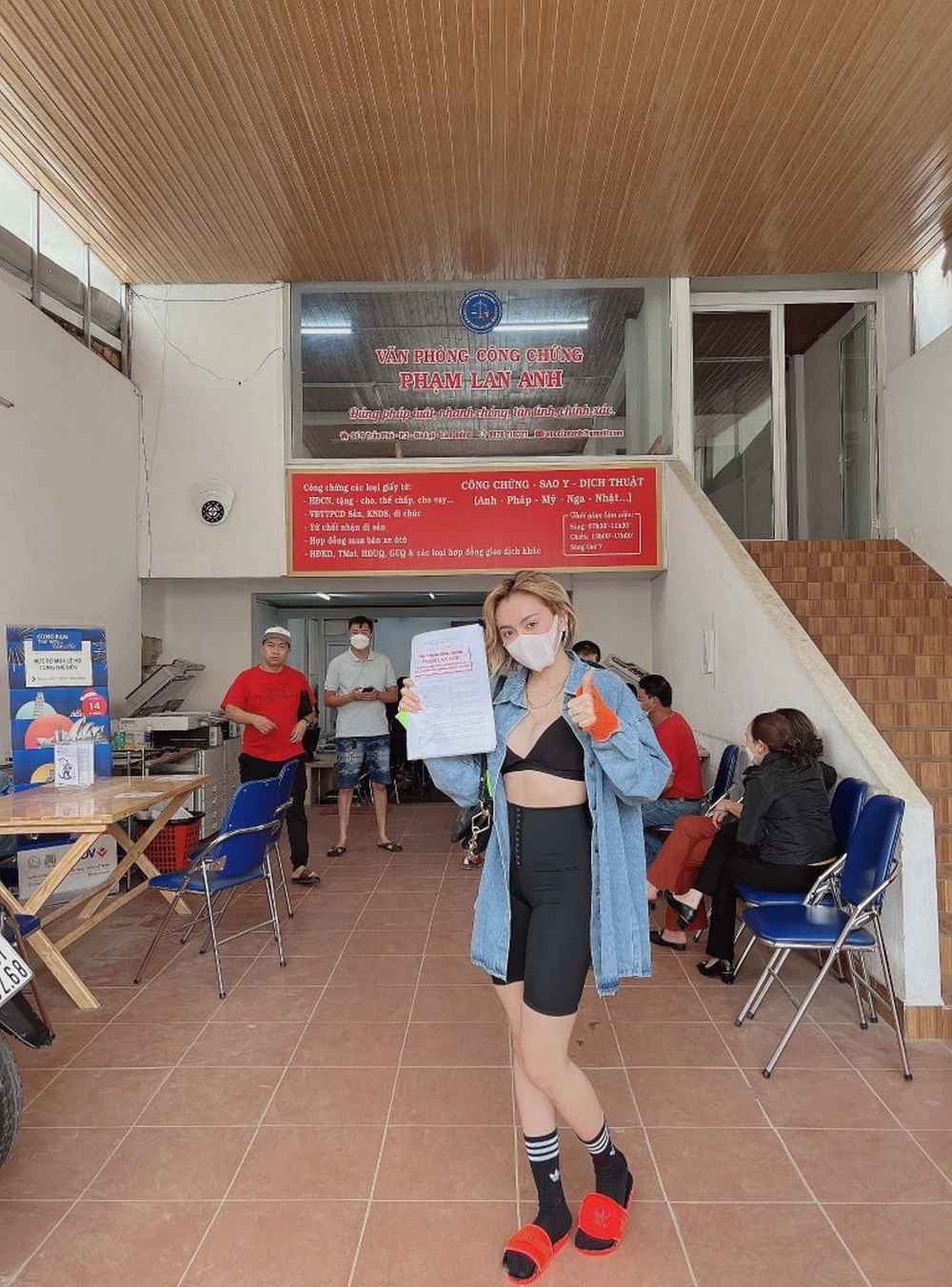 Trong bài chia sẻ của mình, Trang Nemo có viết: "Chuyện là đi du lịch ở ké nhà người anh, thích thích thế nào quyết định xuống 20 tỷ mua miếng đất mặt tiền view thung lũng ngay lập tức. Trang Nemo hay vậy lắm. Hứng hứng mua luôn. Ai quen biết công ty xây dựng xịn, uy tín chỉ em với ạ!".