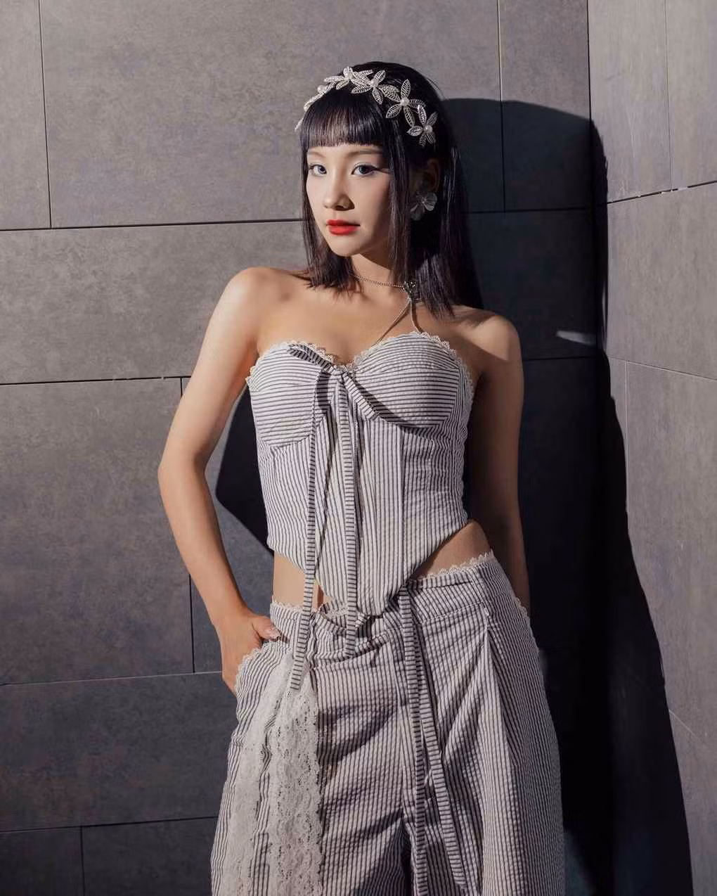 Trên Instagram và TikTok, những hình ảnh đời thường của Thu Hà Ceri được nhiều bạn trẻ yêu thích.