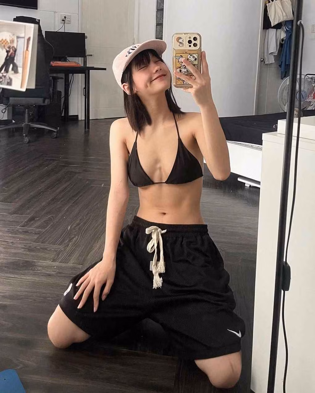 Trước đây, Thu Hà Ceri từng có thời gian làm mẫu ảnh nên cô có kinh nghiệm chụp hình, tương tác trước ống kính.