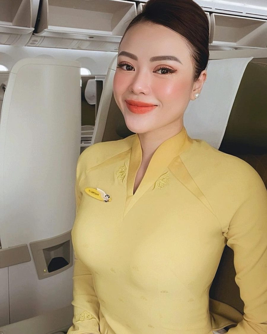 Sau nhiều năm gắn bó với công việc, Phương Ly thăng tiến trong sự nghiệp khi trở thành tiếp viên trưởng.