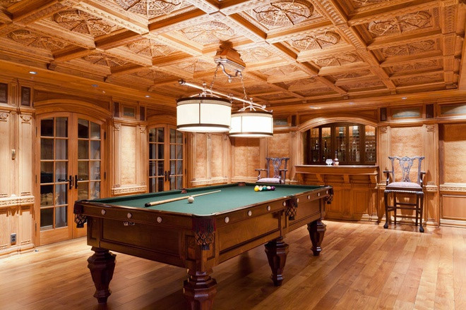 Phòng chơi game kế bên hầm rượu.