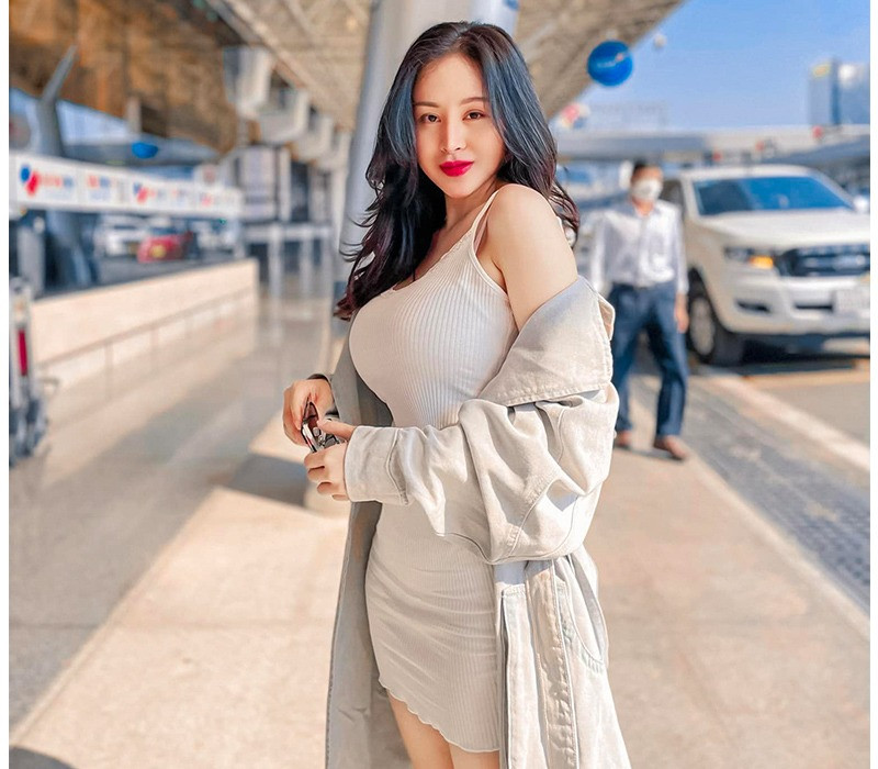Mới đây, hiện tượng mạng một thời này đã có chuyến hồi hương đón Tết, phong cách ra sân bay của cô nàng ngay lập tức nhận về lượt tương tác khủng.
