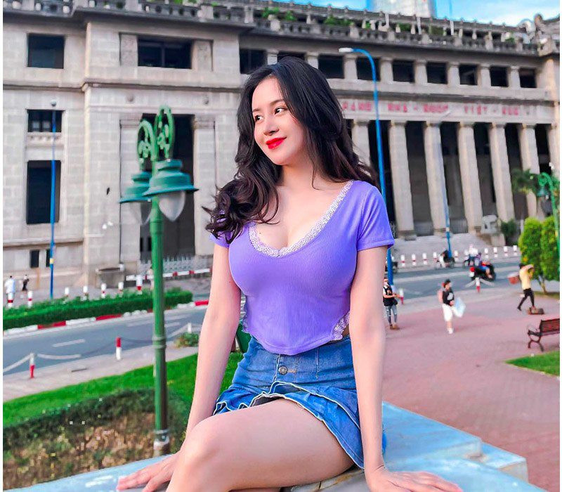 Gái xinh quê Nghệ An thường chọn áo kín cổng cao tường, che chắn cẩn thận, tuy nhiên, riêng chân hở bao nhiêu cũng được.