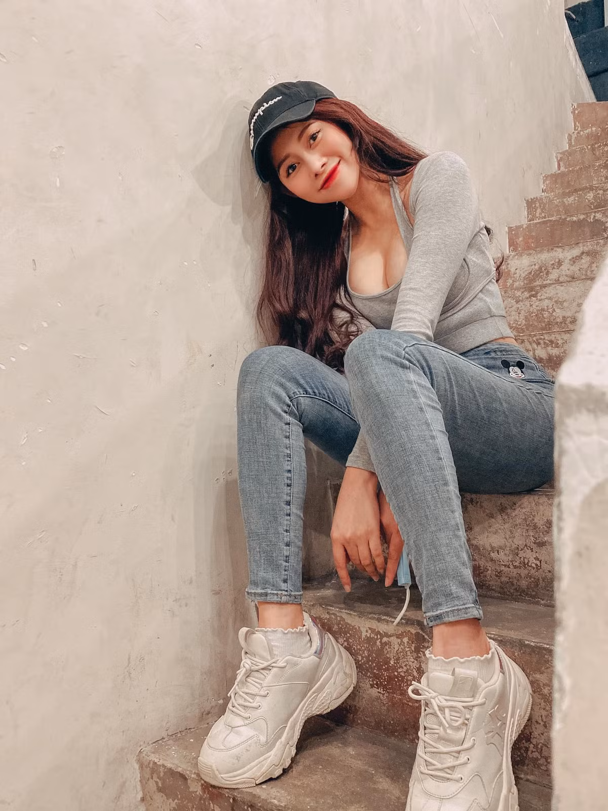 Những khoảnh khắc thân mật, ngọt ngào, chiều chuộng lẫn nhau của Phương Thoa và "nửa kia" trên mạng xã hội cũng khiến công chúng theo dõi ngưỡng mộ và ganh tị không dứt.