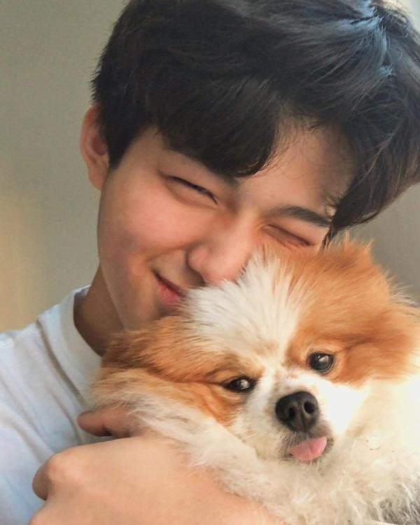 Quang Nhất sinh năm 2003, do gia đình định cư ở Mỹ nên mỗi năm, Quang Nhất chỉ về Việt Nam 3-4 lần.