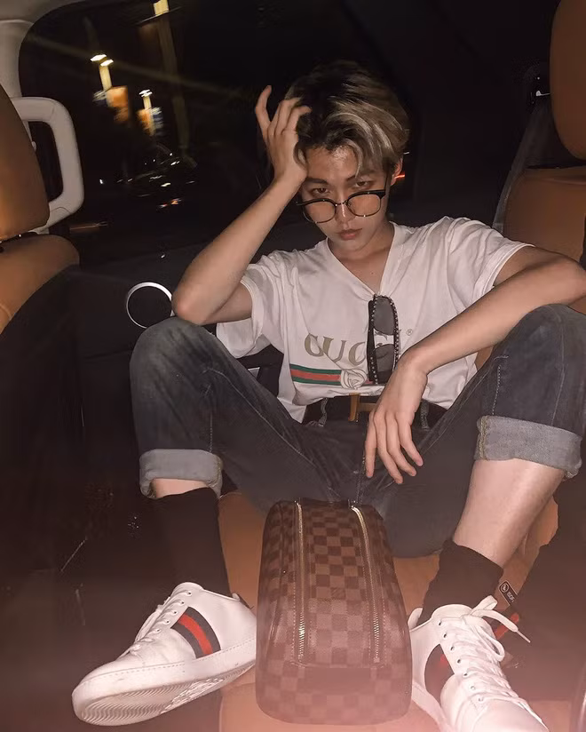 Nhất Hoàng (tên đầy đủ Hoàng Quang Nhất, 16 tuổi) là một trong những rich kid Việt nhận được rất nhiều sự quan tâm, chú ý của cư dân mạng. Cậu bạn này có người chị cũng thuộc hội con nhà giàu có tên Trinh Hoàng.