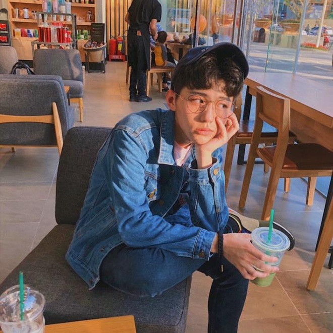 Ngoài ra, rich kid cũng tranh thủ ở nhà để tiếp tục công cuộc ủng hộ idol của mình bằng cách đặt mua ấn phẩm có Jennie (BLACK PINK).