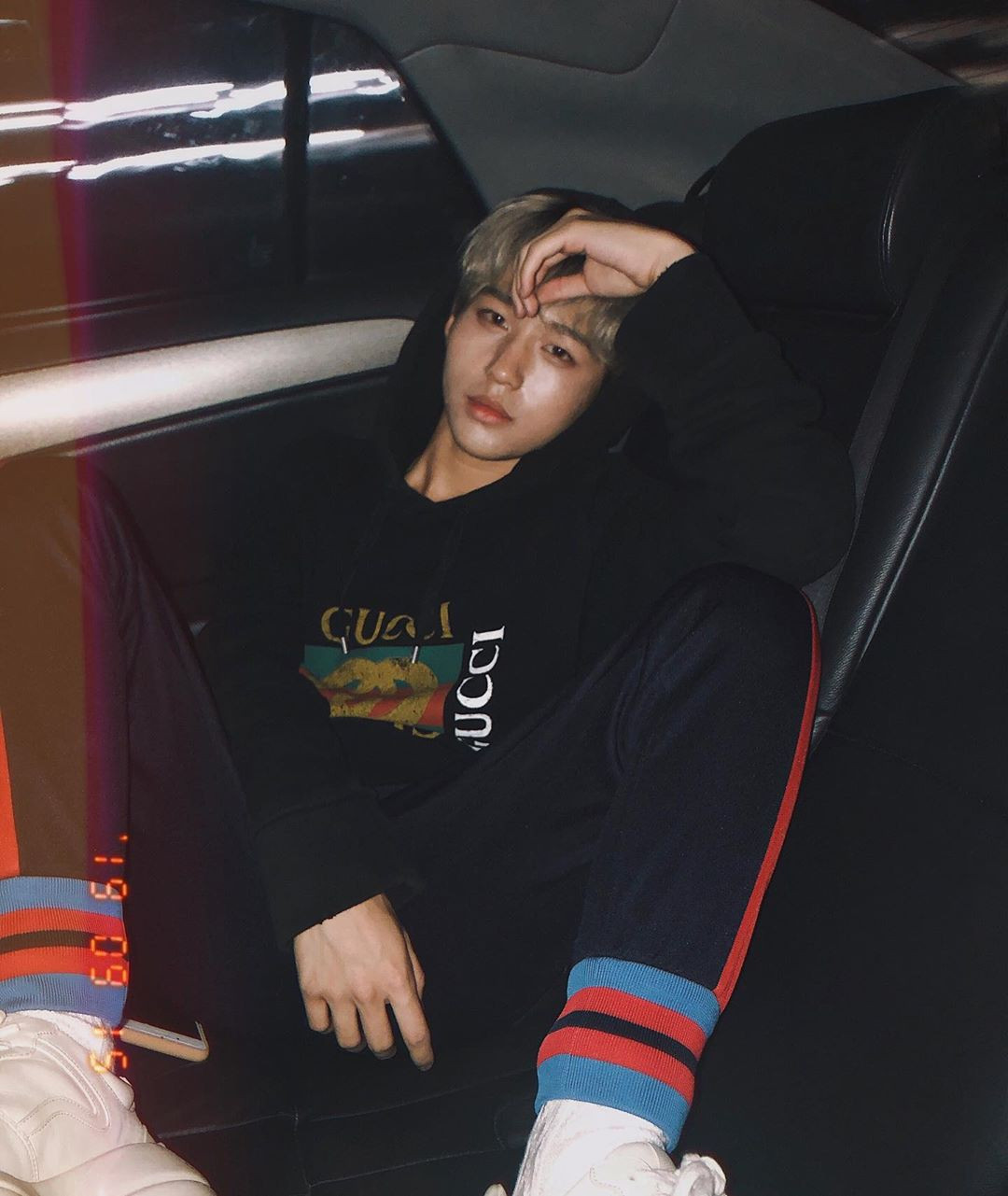 Được biết, Nhất Hoàng chính là fan cứng của BLACK PINK và Super M. Nên việc cậu sưu tầm các ấn phẩm của 2 nhóm nhạc này là điều khá dễ hiểu.