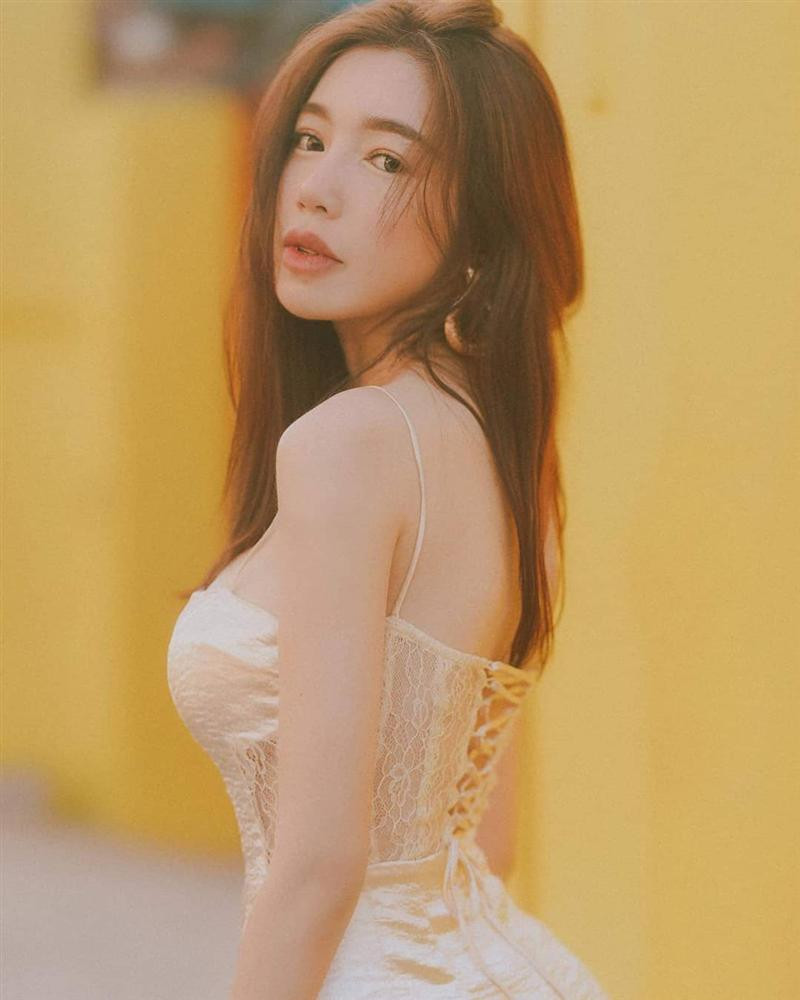 Dù nổi tiếng nhưng Elly lại rất kín tiếng về cuộc sống đời tư, đặc biệt sau khi cuộc tình với người chồng ngoại quốc đổ vỡ.