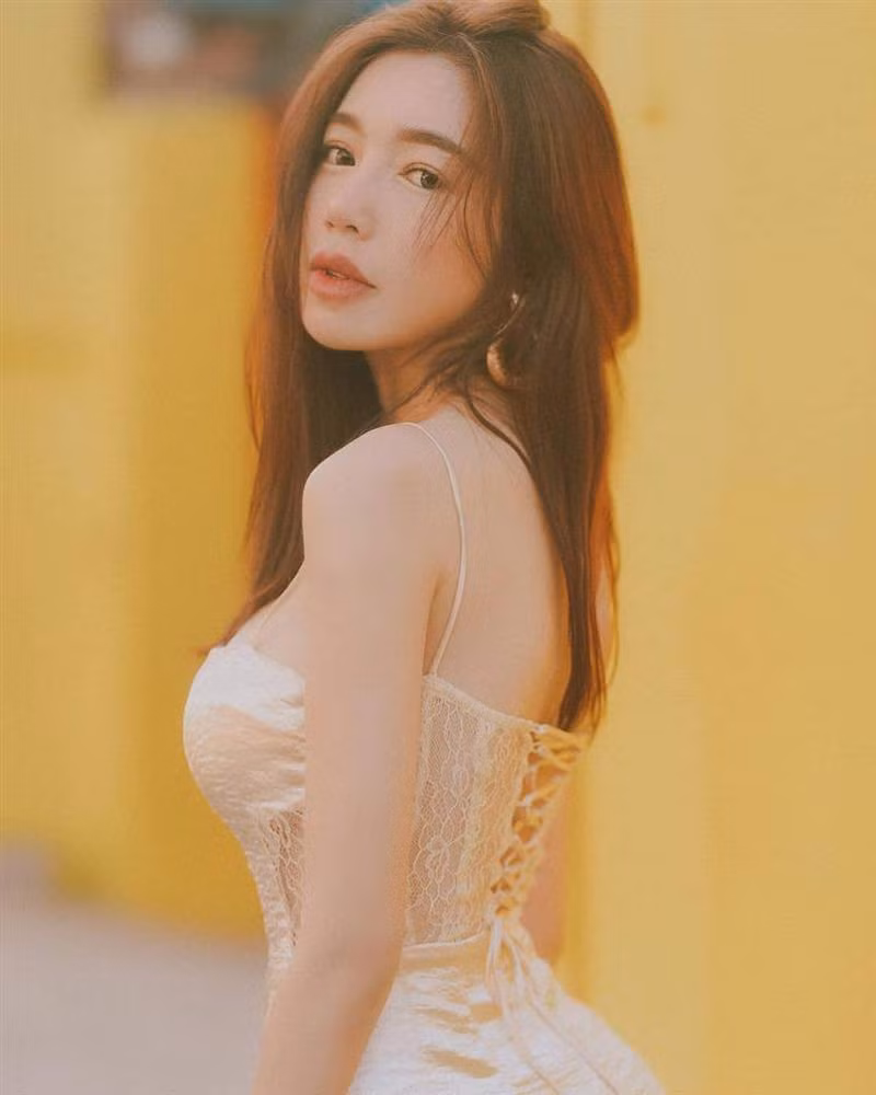 Dù nổi tiếng nhưng Elly lại rất kín tiếng về cuộc sống đời tư, đặc biệt sau khi cuộc tình với người chồng ngoại quốc đổ vỡ.