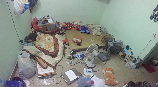 Bực tức liên hệ với chủ trọ, cô gái chỉ nhận được câu trả lời đơn giản là do thợ làm chứ họ không biết gì hết. Ảnh minh hoạ.