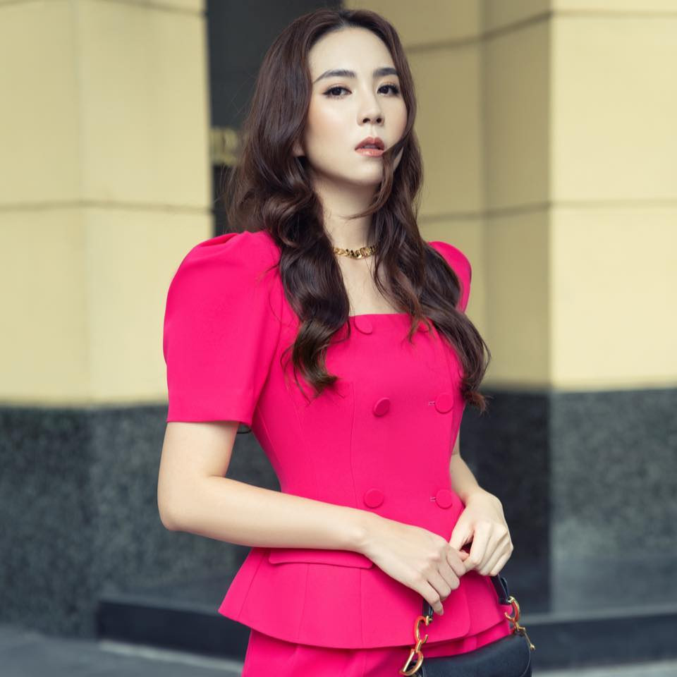 Thậm chí, cách đây chưa lâu, nàng BTV "Việt Nam hôm nay" chia sẻ: "Ai cũng sẽ 1 lần chạm đến ngưỡng 30, tại sao chúng ta không làm cho tuổi 30 thật lộng lẫy?