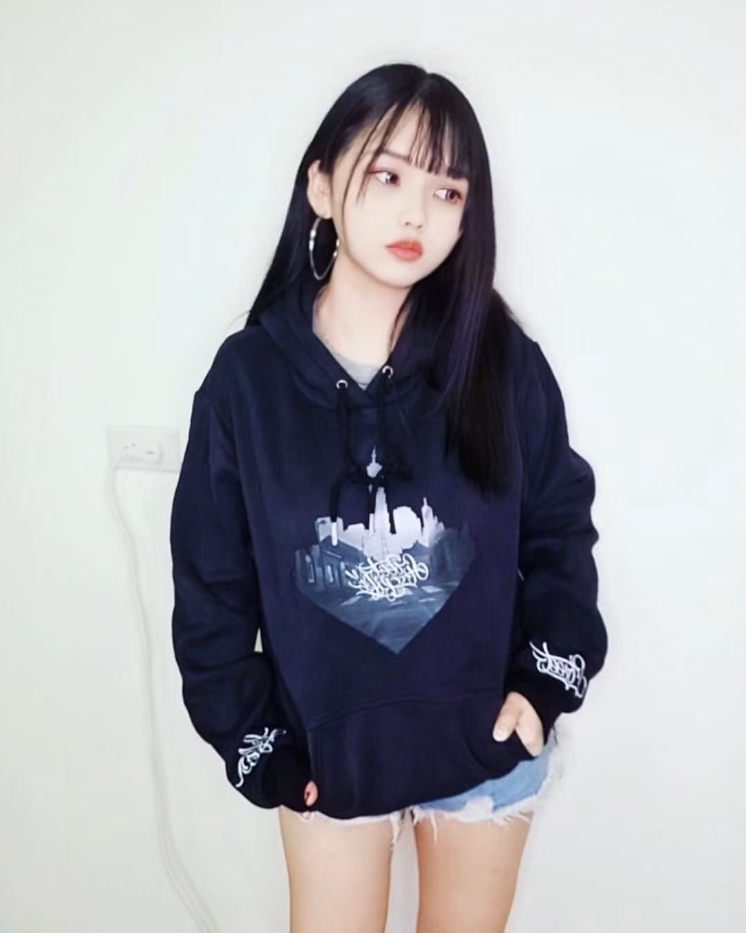 Nhiều fan muốn chơi cùng, nhưng Mia từ chối, cho rằng mình không muốn theo đuổi công việc streamer.