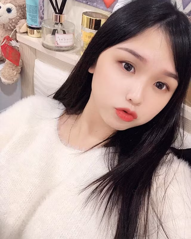 Theo như chia sẻ từ phía Mia, cô đang dành nhiều thời gian hơn ở nhà, đặc biệt là trong bối cảnh dịch bệnh đang diễn biến phức tạp. Do đó, chơi game trở thành một trong những thú vui hữu hiệu, giết thời gian hiệu quả nhất mà cô nàng nghĩ ra.