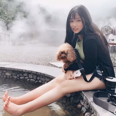 Những bức ảnh trên trang cá nhân của Mia thu hút sự chú ý của CĐM.