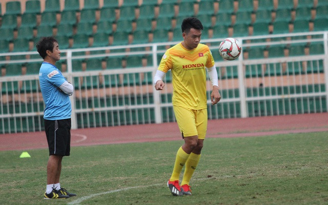 Trong bộ 3 trung vệ của đội tuyển U23 Việt Nam, Thành Chung có lẽ là cái tên đáng chú ý nhất. Anh chàng này là thành viên sót lại của lứa cầu thủ đã làm nên kì tích tại Thường Châu cách đây 2 năm. Giờ đây khi không có Tiến Dũng, Duy Mạnh thì trung vệ CLB Hà Nội đang chứng tỏ mình trưởng thành ra sao.