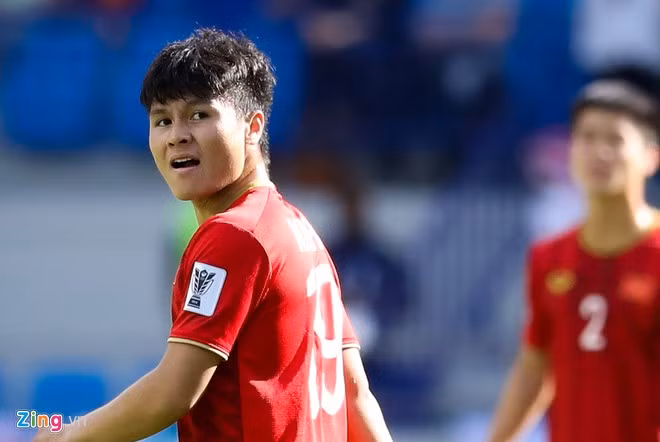 Quang Hải thực sự quan trọng. Anh là cầu thủ giúp HLV Park Hang-seo xoay đội hình dễ dàng. Vị trí yêu thích của đội trưởng U23 Việt Nam là hộ công nhưng khi cần anh cũng có thể đá như 1 cầu thủ tiền vệ kiến tạo.