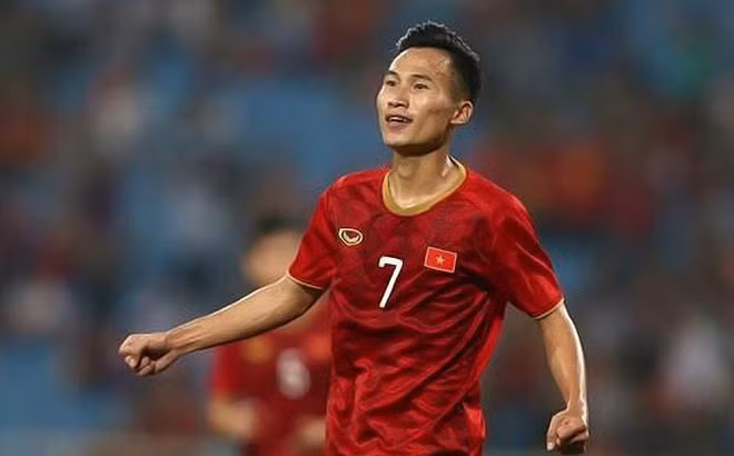 Nếu nói Thái Quý là "hòn đá tảng" thì người mang đến sự trơn chu cho tuyến giữa của U23 Việt Nam chỉ có thể là Triệu Việt Hưng. Cầu thủ của HAGL ghi điểm tuyệt đối ở kỹ năng phân phối bóng nhịp nhàng cho các đồng đội.