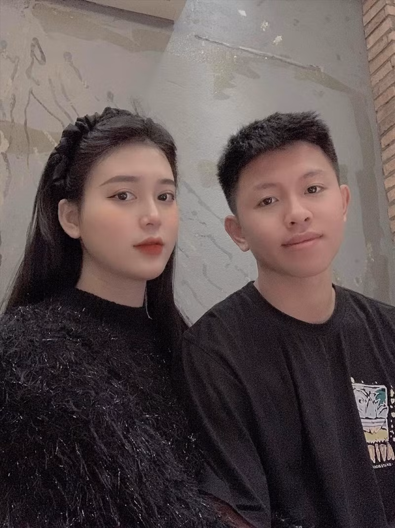 Trên trang cá nhân, vợ chồng Vũ Tiến Long thường xuyên chia sẻ khoảnh khắc bên nhau.