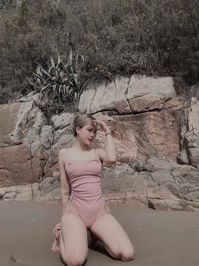 Vo trung ve Vu Tien Long khoe dang cuc nong voi bikini