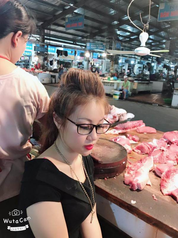 Sự nhanh chóng nổi tiếng thời gian đó cũng khiến Như Ngọc gặp không ít phiền toái. Hot girl Bắc Ninh bị khá nhiều cư dân mạng để lại những bình luận chỉ trích, chê bai.