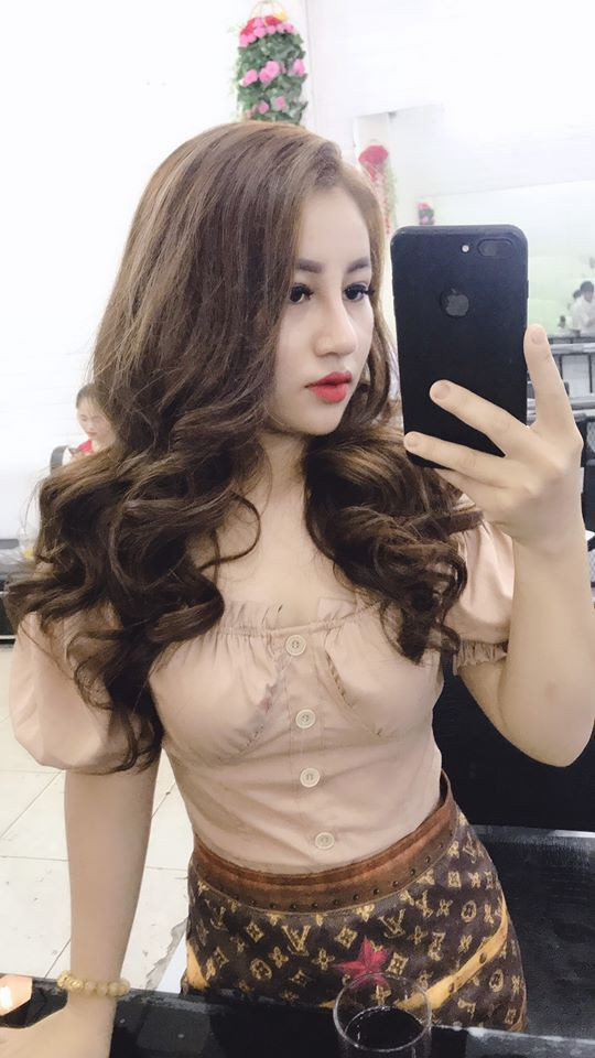 Vẫn gương mặt ưa nhìn và guu thời trang sang chảnh kể cả khi ra chợ bán thịt, Như Ngọc khiến người xem không khỏi mê mệt.