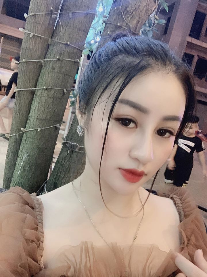 Như Ngọc từng cho biết, ngoài công việc ở chợ ban ngày thì buổi tối cô nàng tiếp tục làm thêm ở một spa.