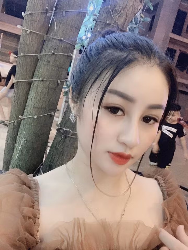 Như Ngọc từng cho biết, ngoài công việc ở chợ ban ngày thì buổi tối cô nàng tiếp tục làm thêm ở một spa.