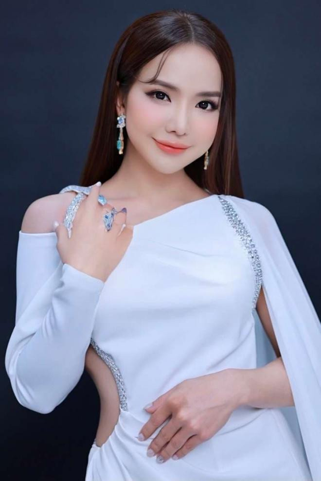 Công việc chính hiện tại của Trần Đoàn là bán hàng online. Mỗi lần livestream bán hàng, cô thu hút hàng chục nghìn người xem.