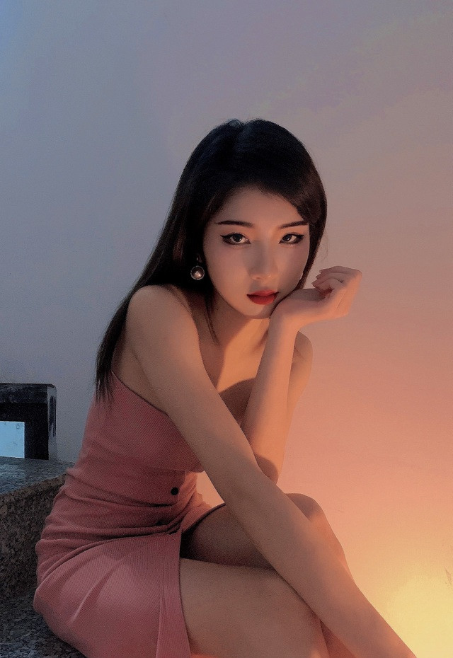 Nhiều người nhận xét Hồng Hảo có nét giống con lai, nhưng sự thật bố mẹ cô đều là người Việt Nam.