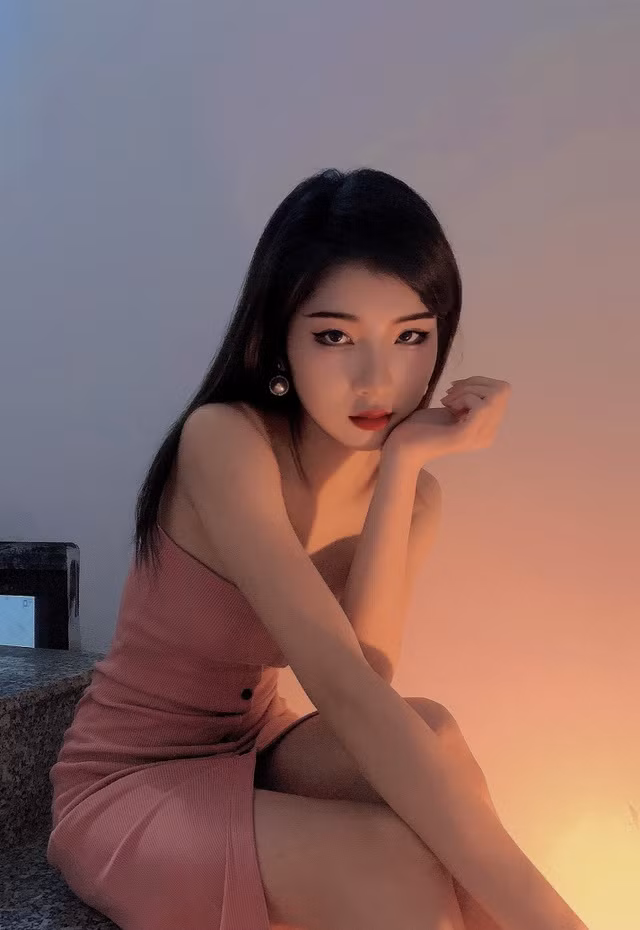 Nhiều người nhận xét Hồng Hảo có nét giống con lai, nhưng sự thật bố mẹ cô đều là người Việt Nam.