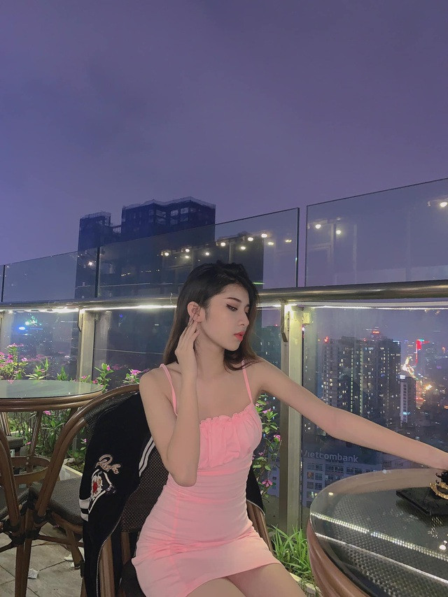 Hồng Hảo biến hóa bản thân với nhiều hình tượng khác nhau, khi cá tính, năng động, lại có lúc nhẹ nhàng, dịu dàng.