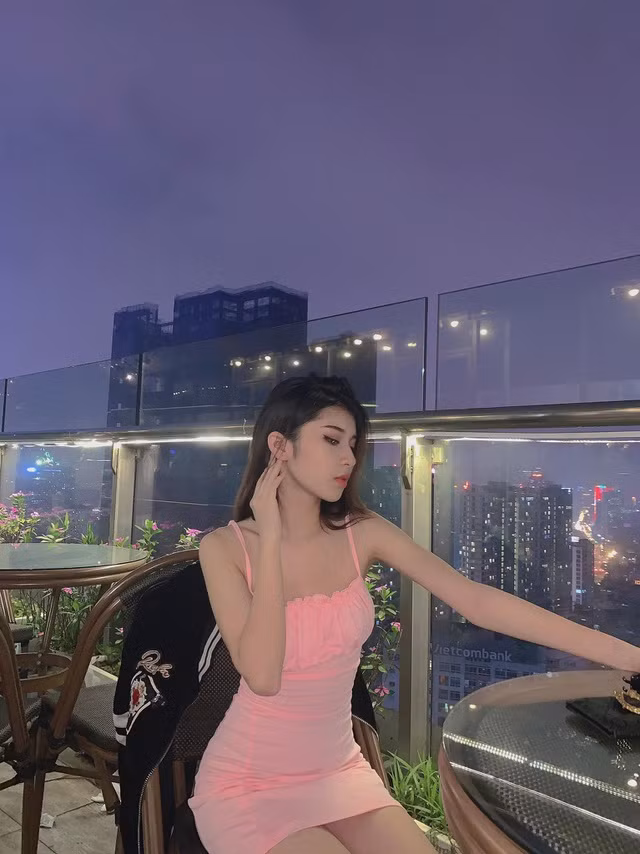 Hồng Hảo biến hóa bản thân với nhiều hình tượng khác nhau, khi cá tính, năng động, lại có lúc nhẹ nhàng, dịu dàng.