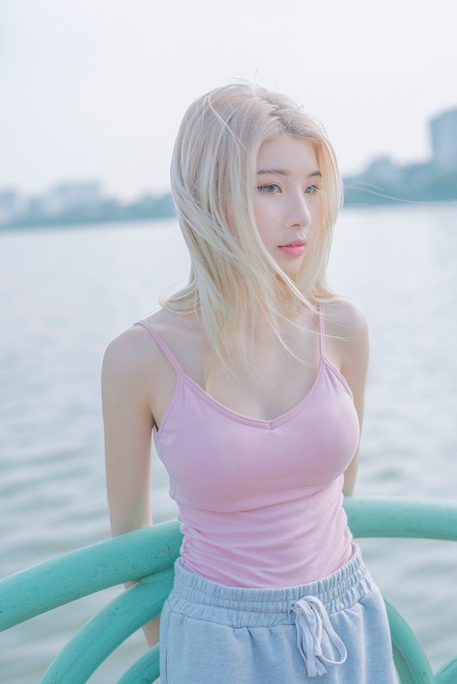 Ngô Hồng Hảo là cái tên quen mặt trong làng người mẫu ảnh thời gian qua. Cô bạn này sinh năm 2001 và đến từ Hà Nam.