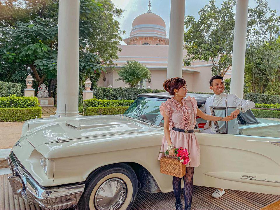 Không chỉ khoe xe, khoe đồng hồ, cặp đôi Minh Nhựa và Mina Phạm còn khiến nhiều người phải ấn follow trang cá nhân vì những bức ảnh chuẩn "sang - xịn - mịn".