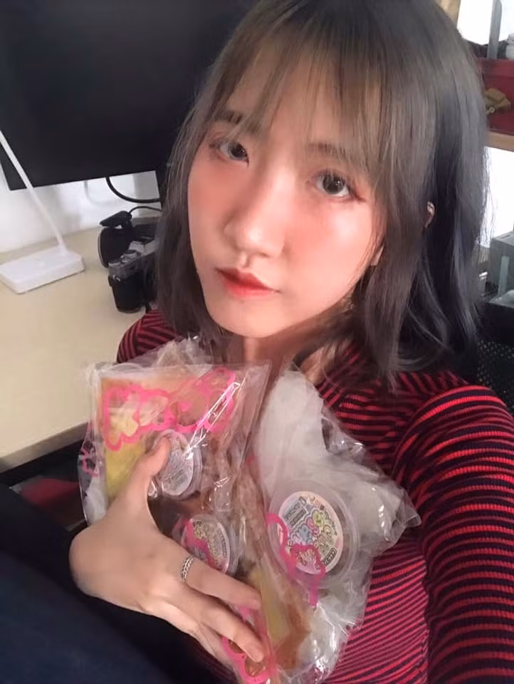 Thời điểm Đoan Minh gửi lời xin lỗi, ngoài nhiều ý kiến chê trách cô, cũng có không ít người kêu gọi netizen không nên “ném đá” 9X quá nhiều. Ai cũng có những tiêu chí riêng về “một nửa” của mình và Đoan Minh cũng vậy.