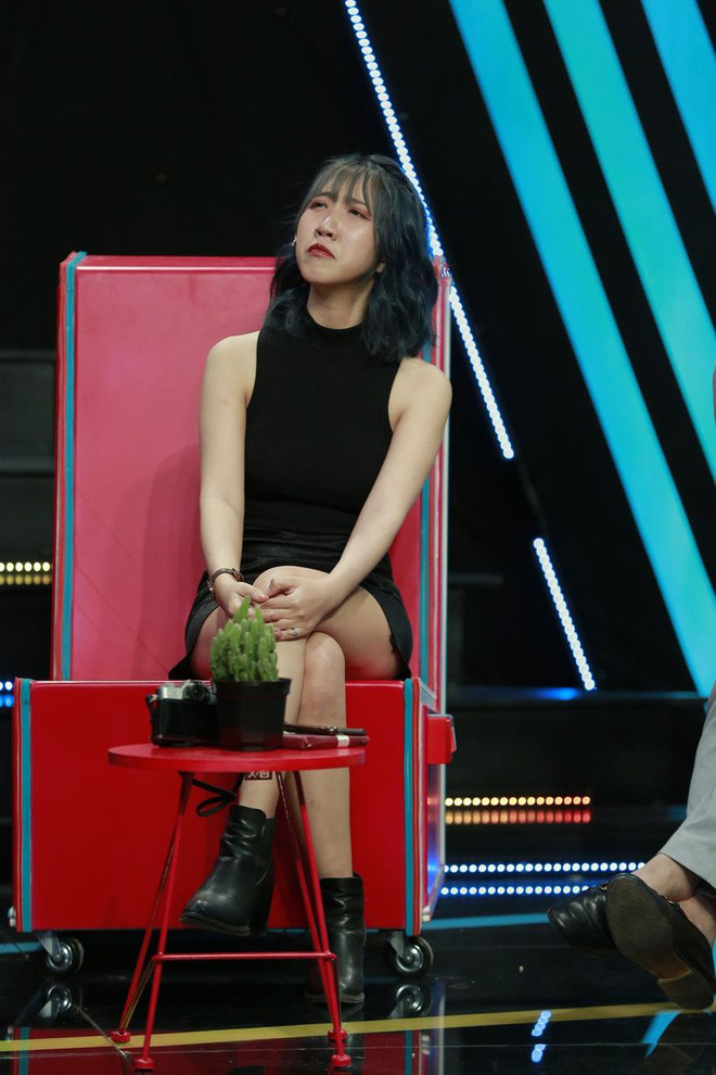 Cụ thể, “nữ chính 12 mối tình” đưa ra 7749 yêu cầu về người yêu khi vừa phải đẹp trai, biết nấu ăn, giàu có, cung cấp tiền cho bạn gái mua đồ; vừa biết đầu tư bất động sản và chơi chứng khoán…