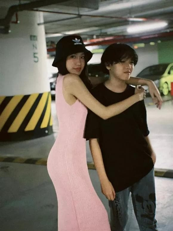 Đoàn Văn Hậu cũng có mối quan hệ rất thân thiết với Hoàng Minh. Còn nhớ dịp sinh nhật trước đây của em trai Doãn Hải My, "anh rể tương lai" cũng đã có hành động gây chú ý.