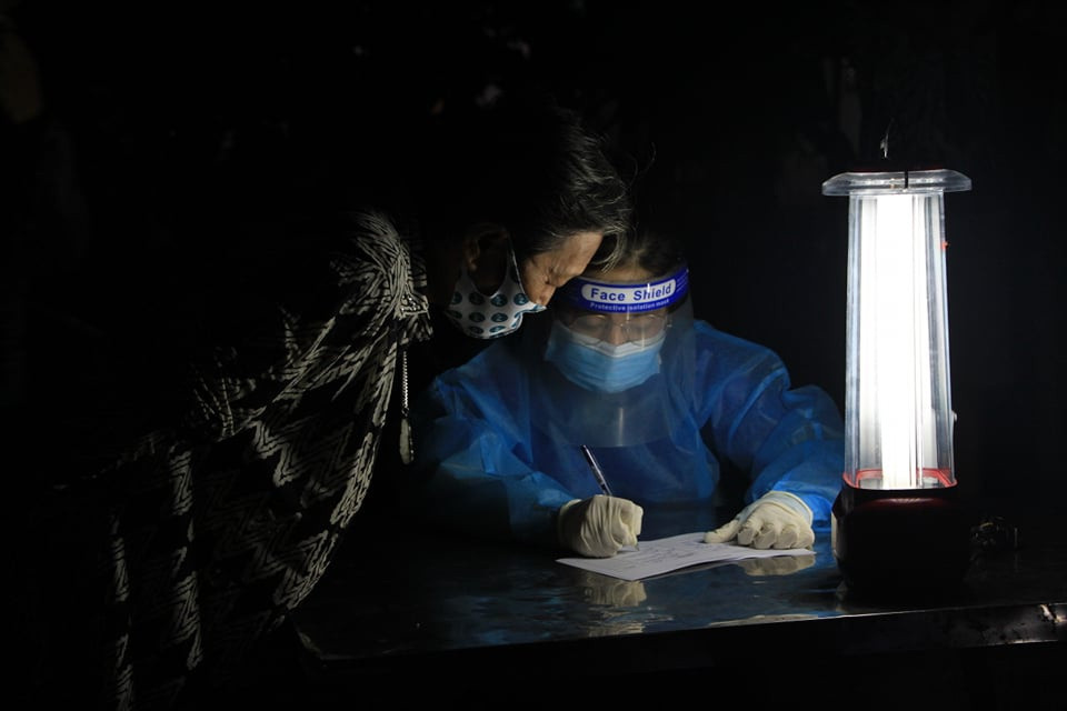 “Vaccine nghia tinh” cua nguoi Sai Gon giua vung phong toa-Hinh-2