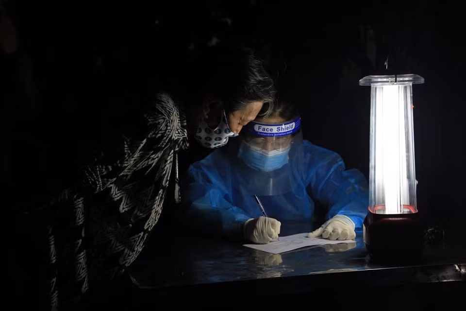 “Vaccine nghia tinh” cua nguoi Sai Gon giua vung phong toa-Hinh-2